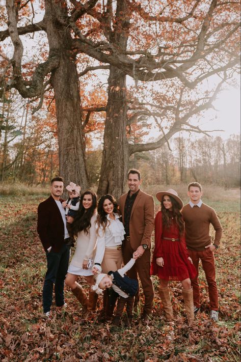 Family Pictures Red Outfits, Christmas Pictures Family Outfits Outside, Family Photos Magenta, Ralph Lauren Inspired Family Photoshoot, Fancy Family Photos, Family Photos Black And Tan, Red Family Pictures Outfits, Big Family Christmas Pictures, Dressy Family Pictures