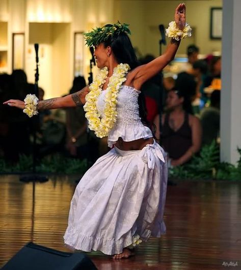 Hula Dress, Tahitian Dance, Polynesian Dance, Hawaiian Woman, Hawaii Hula, Hawaiian Dancers, Island Wear, Hula Dance, Muumuu Dress