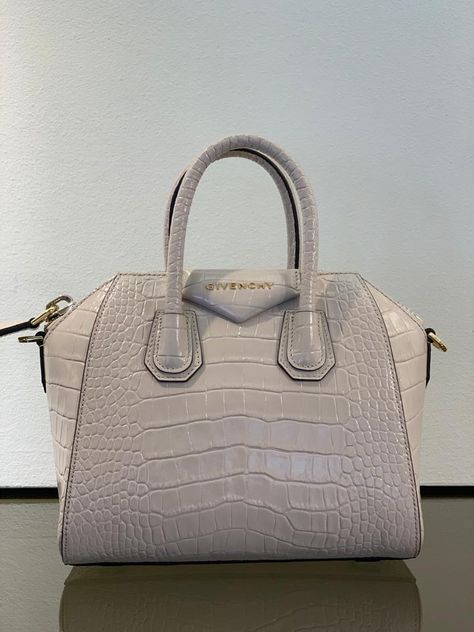 Givenchy Handbags, Givenchy Bag, Girly Bags, Bags Aesthetic, Cute Purses, My Bags, Givency Antigona Bag, Glamour Fashion