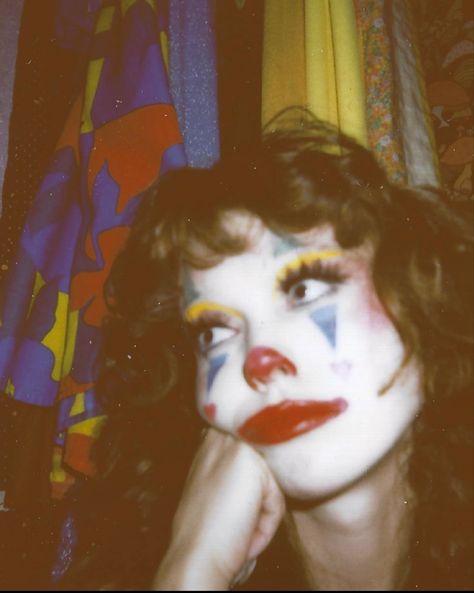 Clowns Photography, Clown Pfp Aesthetic, Cute Clown Makeup, Men Summer Casual, Mbti Fanart, Weirdcore Aesthetic, Cute Clown, Mbti Memes, Mens Polo Shirt