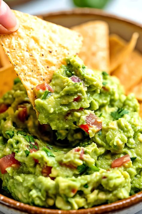 If you haven't tried the Alton Brown guacamole, you're missing out! Packed with avocados, jalapenos, cilantro, tomatoes, garlic, onions, and a ton of spices, you'll flip for this incredible recipe! Smoked Guacamole, Brown Snacks, Mexican Guacamole Recipe, Mexican Guacamole, Mix Vegetable Recipe, Guacamole Recipe Easy, Best Guacamole Recipe, Best Macaroni Salad, How To Make Guacamole