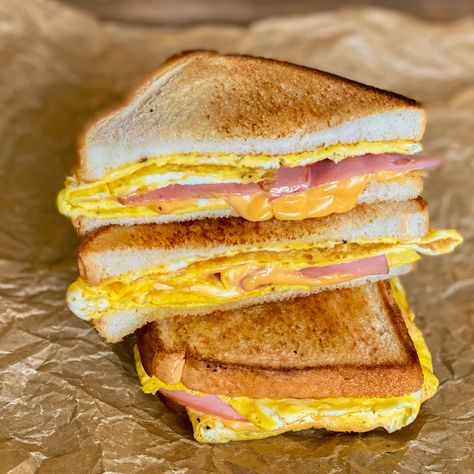 Ham And Egg Sandwich, Jet Tila, Ham Breakfast, Egg And Cheese Sandwich, Breakfast Sandwich Recipes, Breakfast Recipe Ideas, Ham And Eggs, Cheese Breakfast, Ham Sandwiches