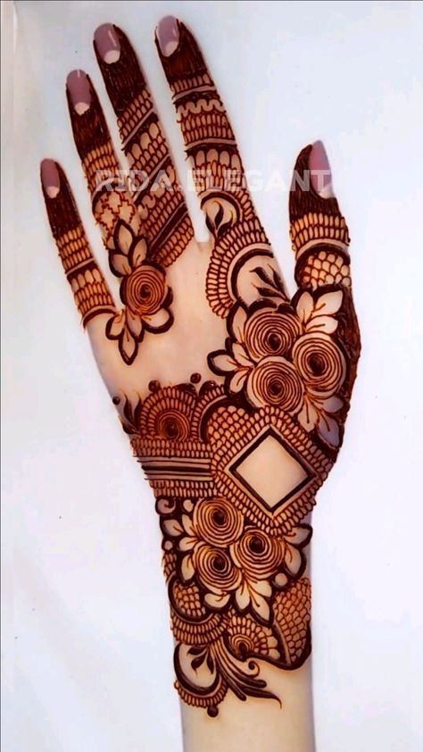 Back Designs Mehndi, Arabic Mehndi Designs Latest Back, Simple Mehndi For Back Hand, Right Hand Mehndi Design Simple, Back Arabic Mehendi Designs, Arabic Design Mehndi, Back Mehndi Designs Simple, Mehndi Back Designs, Mahandi Disine New