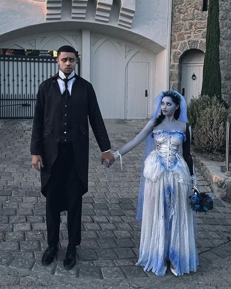 Cute Couples Costumes, Corpse Bride Costume, Halloween Duos, Matching Halloween Costumes, Bride Costume, Pretty Halloween Costumes, Duo Halloween Costumes, Couples Halloween Outfits, Cute Couple Halloween Costumes