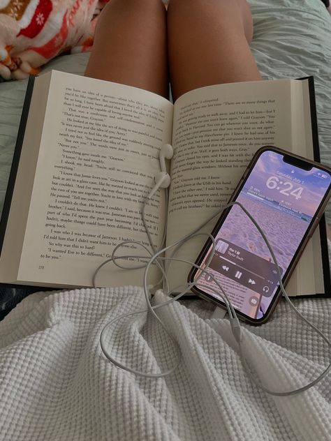 Reading Motivation, Reading In Bed, Music Aesthetic, Foto Ideas Instagram, Girl Reading, School Motivation, Book Girl, I Love Books, Love Reading