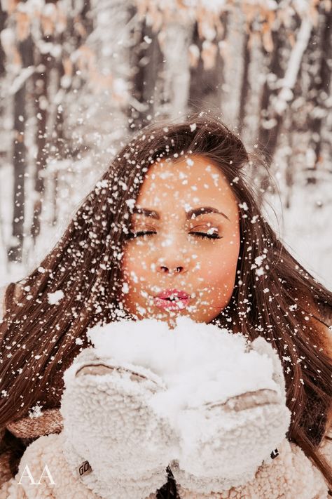 Snow Fall Photography, Winter Portraits Photography, Winter Senior Pictures, Chic Chalet, Snow Photoshoot, Winter Portraits, Snow Pictures, Snow Photography, Winter Photoshoot