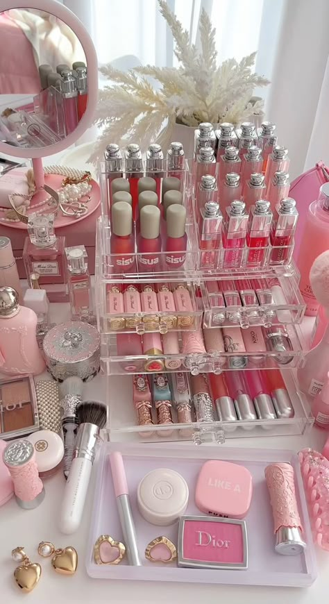 Rosa Make-up, Profumo Victoria Secret, Koleksi Makeup, Koleksi Parfum, Penyimpanan Makeup, Makeup Beauty Room, Makeup Collection Goals, Alat Makeup, Girly Makeup