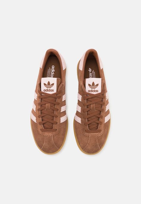 Adidas New Shoes, Adidas Bermuda, Adidas Brown, Brown Sneakers, Trainer Sneakers, Adidas Samba, Cute Fits, Cute Shoes, Just Because