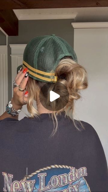 TORIE BLISS on Instagram: "My viral messy bun but with a hat 💚✨" Messy Hat Hairstyles, Messy Bun With Hat Tutorial, Hat And Bun Hairstyle, Messy Bun Hat Hairstyles, Updos With Hats, Hat Bun Hairstyles, Messy Bun With Hat, Low Bun With Hat, Hairstyles For Baseball Cap