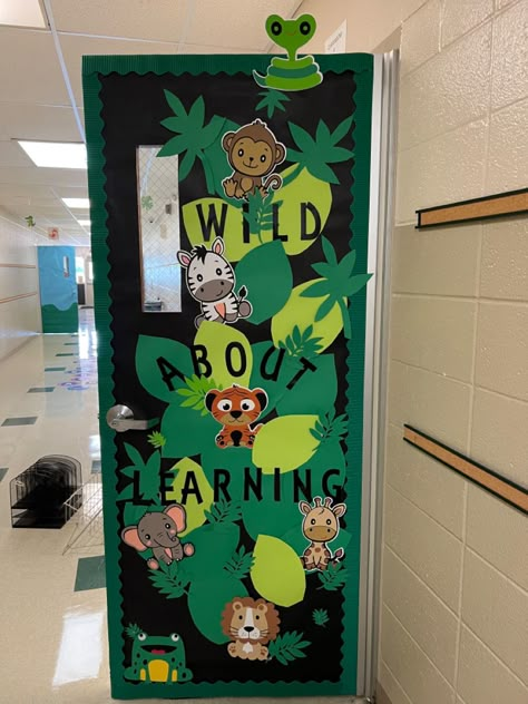 Zoo Theme Door Decoration, Safari Theme Preschool Decorations, Jungle Theme Prek Classroom, Jungle Bulletin Board Ideas Preschool, Zoo Themed Classroom Door, Jungle Theme Kindergarten Classroom, Safari Board Ideas Classroom Themes, Jungle Bulletin Board Ideas Classroom Decor, Jungle Theme Birthday Wall For Classroom