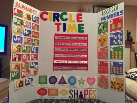 Circle Time Board For Infants, Preschool Trifold Board Ideas, Circle Time Poster Board, Homeschool Poster Board Ideas, Interactive Charts For Preschool, Preschool Circle Time Wall, Pre K Learning Board, Homeschool Circle Time Board, Infant Circle Time Board