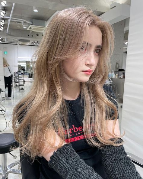 Hairstyle Blonde, Blonde Aesthetic, Brown Hair Shades, Beige Hair, Hair Milk, Oval Face Hairstyles, Dyed Hair Inspiration, Hair Color Light Brown, Light Hair Color