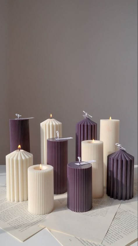 Ribbed Candles, Sculptural Candles, Candle Gift Ideas, Candles Design, Soya Mumu, Candle Crafts Diy, Candle Wedding Decor, Formy Silikonowe, Candle Wedding