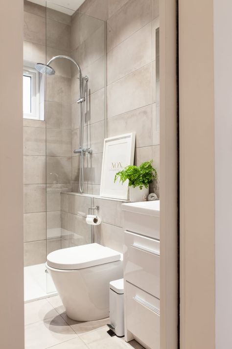 Small Toilet And Bath, Classy Bathroom, Small Shower Room, Ensuite Shower Room, Small Bathroom Layout, Small Bathroom Interior, Contemporary Bathroom Designs, Small Showers, Small Bathroom Makeover