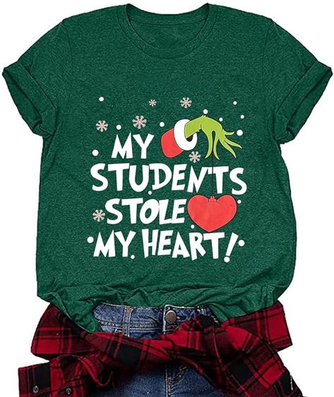 Fits For Work, Cricut Christmas Crafts, Homemade Shirts, Grinch Christmas Party, Christmas Looks, Work Aesthetic, Christmas Wear, Heart Christmas, Womens Christmas Shirts