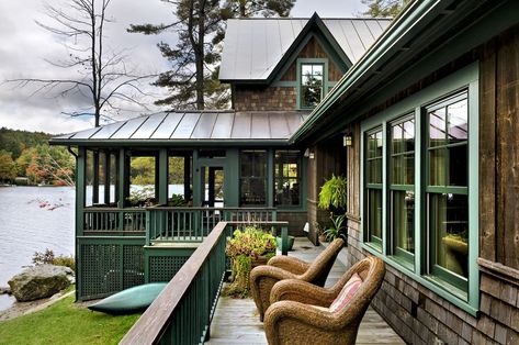 A Cabin Designed for Prime Views Lakehouse Cottage, Roof Porch, Deck Details, Veranda Design, Lakeside Retreat, House Contemporary, Balkon Decor, Lake Houses Exterior, Lake Houses