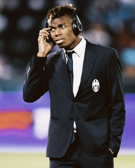 Paul Labile Pogba, Cold Pics, Madrid Pictures, Real Madrid Pictures, Real Madrid Video, Animated Emojis, Football Edits, Juventus Wallpapers, Football Aesthetic