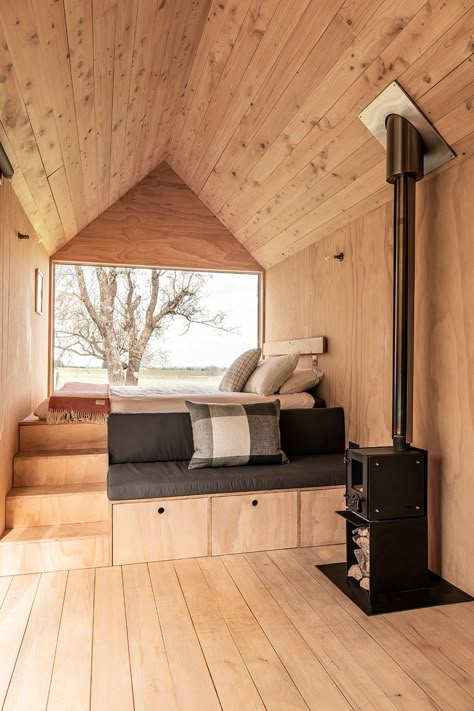 Tiny Cabins Interiors, Loft Bedroom, Off Grid Cabin, Traditional Cottage, Tiny House Inspiration, Tiny Cabins, Casa Container, Tiny Cabin, Tiny House Interior