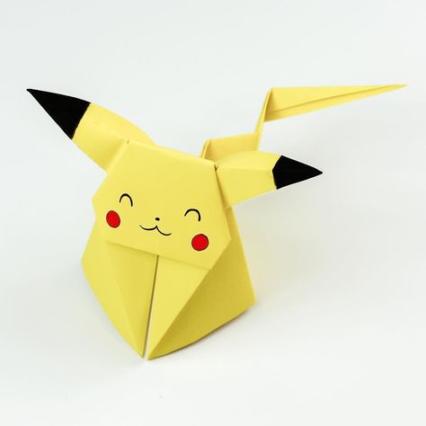 Cutieee! My first origami; good tutorial; came out well!! Origami Pikachu, Origami Kutu, Origami Box Tutorial, Diy Paper Bag, Pikachu Pikachu, Pokémon Party, Origami Ball, Tutorial Origami, Pokemon Craft