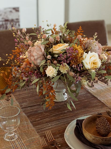 Amber Interiors Thanksgiving, Flower Arrangements Thanksgiving, Floral Thanksgiving Centerpieces, Fall Flower Centerpiece, Thanksgiving Flowers Arrangements, Thanksgiving Table Flowers, Thanksgiving Centerpieces Flowers, November Floral Arrangements, Thanksgiving Arrangements Floral