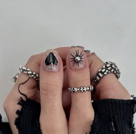 Black Nails With Stickers, Unique Natural Nails, Black Short Nails Ideas Aesthetic, Short Black Gel Nails Ideas, Victoria Paris Nails, Whimsigoth Nails Short, Punk Nails Designs, Edgy Nails Black, Punk Nails Short