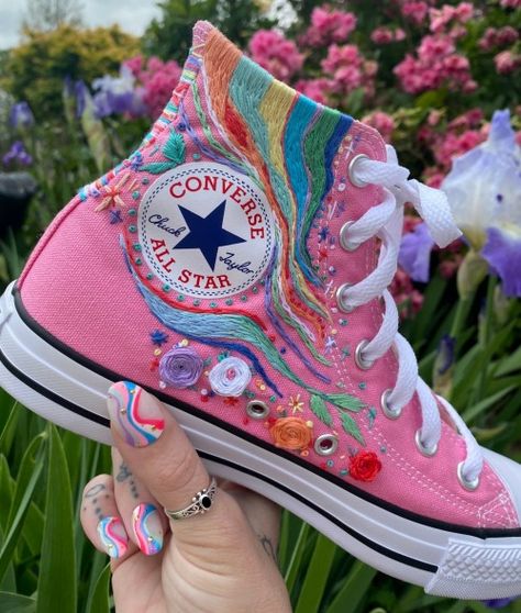 Embellished Converse, Diy Converse, Converse Embroidery, Baskets Converse, Embroidered Converse, Pink Converse, Embroidery Shoes, Pola Sulam, Embroidered Shoes