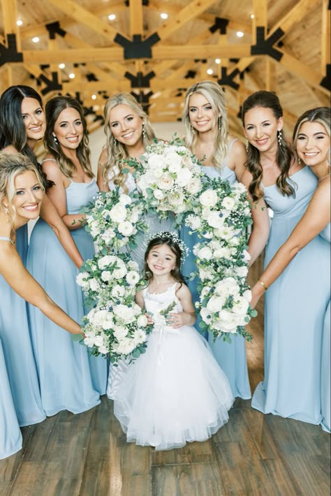 Funny Bride And Bridesmaid Pictures, Wedding Poses Bride And Bridesmaids, Cute Wedding Photos Bridesmaids, Photo Ideas For Bride And Bridesmaids, Lavender Toss Wedding Pictures, Photos To Take On Your Wedding Day, Bridesmaid Party Photos, Bridal Party Photos 3 Bridesmaids, Bridal Party In White