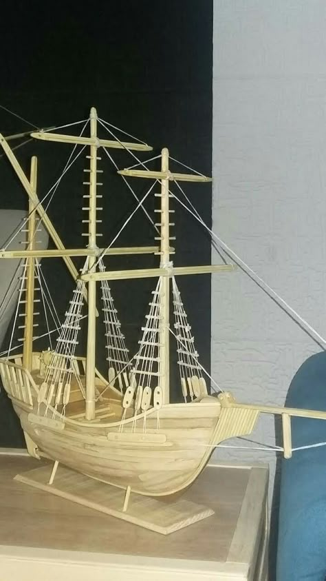 Diy Crafts Easy At Home, Small Easy Woodworking Projects, Model Boats Building, Boat Crafts, Model Ship Building, Door Glass Design, Bamboo Crafts, Woodworking Inspiration, Wooden Ship