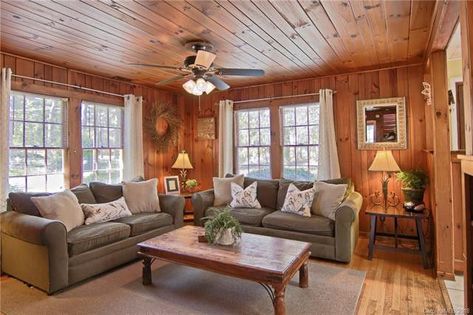 Nice decorating of a completely knotty pine room! Small Living Room Wood Paneling, Cabin Pine Interior, Pine Living Room Ideas, Knotty Pine Paneling Living Room, Living Room Ideas With Wood Panel Walls, Pine Wood Walls Living Room, Wood Paneling Room Decor, Sunroom Ideas Wood Paneling, Styling Wood Panel Walls