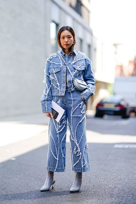 Denim Street Style, Jeans Trend, Moda Denim, Denim Inspiration, Denim Ideas, All Jeans, Denim On Denim, Denim Outfits, Trendy Swimwear