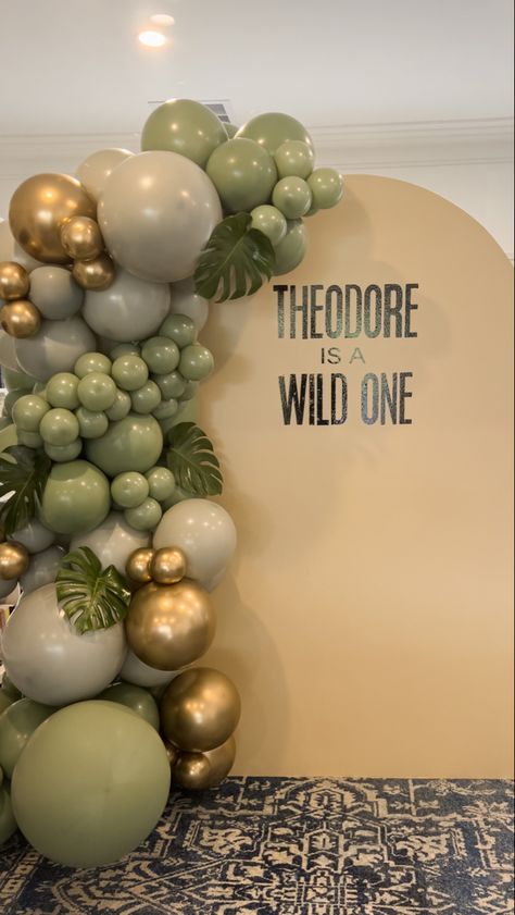 Safari 1st Birthday Backdrop, Balloon Garland Wild One, Nature Balloon Garland, Wild One First Birthday Backdrop, Wild One Birthday Balloon Garland, Wild One Birthday Backdrop Ideas, Where The Wild Things Are Balloon Garland, Jungle Theme Birthday Party Backdrop, Jungle Party Balloons