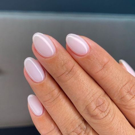 Dip Powder Nails Oval Shape, Solid Color Wedding Nails, Cream Summer Nails, Simple Gel Almond Nails, Prom Nails Basic, Short Nail Neutral, Light Simple Nails, Nails That Look Good Grown Out, Simple Nails For Senior Pictures