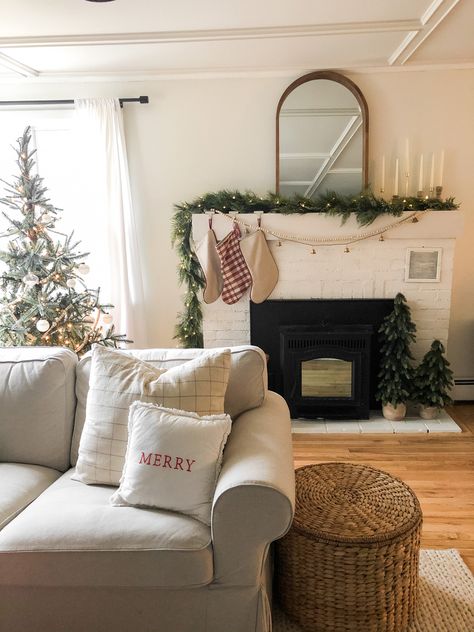 Neutral Red Christmas Decor, Subtle Red Christmas Decor, Christmas Decor Ideas For Living Room Farmhouse, Red And Neutral Christmas Decor, Simple Red Christmas Decor, Christmas Decor Side Table, Red And Green Christmas Decor Ideas, Red Green And White Christmas Decor, Neutral Christmas Decor With Pops Of Red