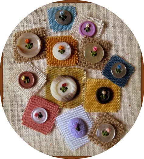 Flowers on Buttons | Flickr - Photo Sharing! Button Ideas Clothes, Button Stitch, Embroidered Buttons, Button Creations, Cute Buttons, Diy Buttons, Types Of Buttons, French Knot, Button Art