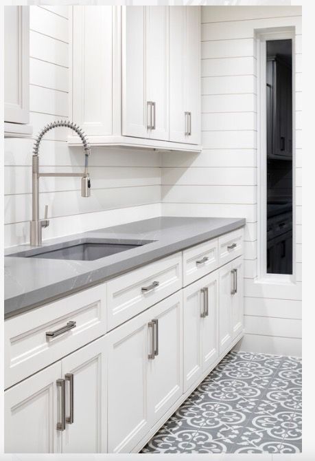 Farmhouse Utility Room, Kitchen With Farmhouse Sink, White Cabinets White Countertops, Grey Counter, Modern Farmhouse Interior Design, Gray Counter, Spec House, Black And White Kitchen, Ideas Cocina