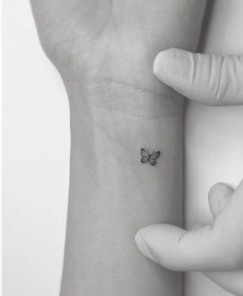 Tiny Butterfly Tattoo, Tato Minimal, Petite Tattoos, Small Butterfly, Wrist Tattoos For Women, Small Hand Tattoos, Cute Tattoos For Women, Classy Tattoos, Discreet Tattoos