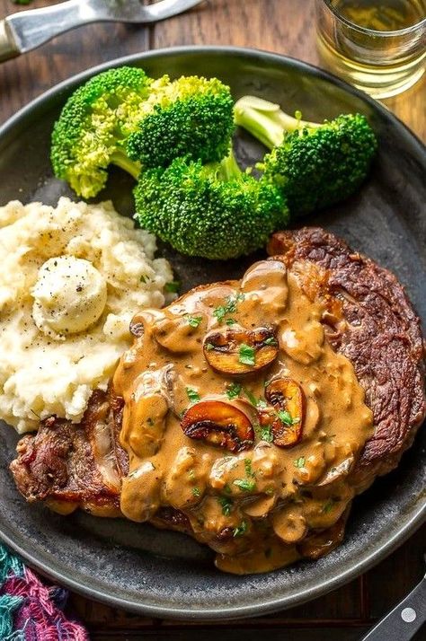 Steak Mushroom Sauce, Mushroom Sauce For Steak, Sauce For Steak, Mushroom Sauce Steak, Steak And Mashed Potatoes, Beef Snacks, Ground Beef Breakfast, Mushroom Sauce Recipe, Ground Beef And Rice