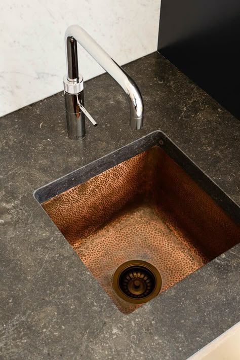 Kitchen Bar Lighting, Kitchen Sink Remodel, Copper Counter, Hammered Copper Sink, Faucets Ideas, Living Colors, Copper Interior, Copper Kitchen Sink, Shaker Style Kitchens