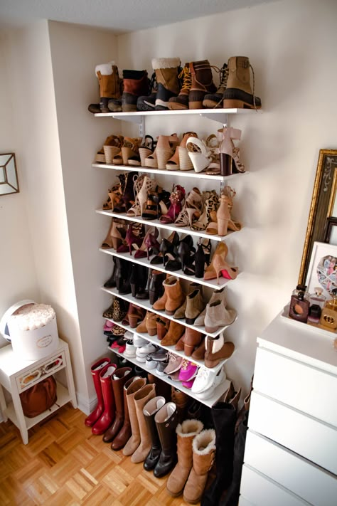 How To Store Off Season Clothing & Keep Your Closet Organized Year Round | Katie's Bliss #closetorganization #closet #organization #decor #homedecor #homeorganization Small Bedroom Organization, Diy Shoe Storage, Shoe Organization, Diy Shoe Rack, Shoe Wall, Shoes Rack, Room Extensions, Organization Closet, Cheap Storage