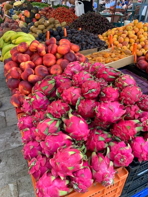 Farmers market food fruit healthy aesthetic summer vibe vacation Europe Farmer's Market Aesthetic, Summer Farmers Market Aesthetic, Gold Silver Makeup, Farmers Market Food, Candle Affirmation, Farmers Market Aesthetic, Coffee Frappe, Girl Best Friends, Relaxing Candle