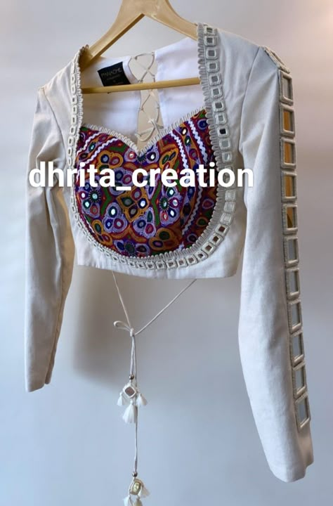 Mirror work and kutchi work blouse Traditional Blouse For Navratri, Sweat Heart Neckline Blouse, Kutchi Work Lehenga, Kutchi Work Chaniya Choli, Kutchi Work Blouse Designs, Blouse Pattern For Navratri, Blouses Designs Latest Traditional, Blouse Designs Navratri, Mirror Work On Blouse