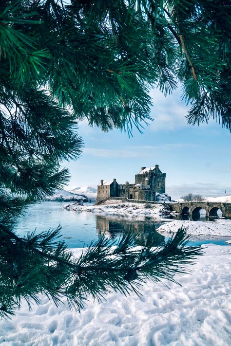 Scottish Christmas Aesthetic, Scottish Highlands Winter, Scottish Aesthetic, Scottish Scenery, Highlands Castle, Christmas Castle, Scotland Aesthetic, Highland Fling, Glasgow City