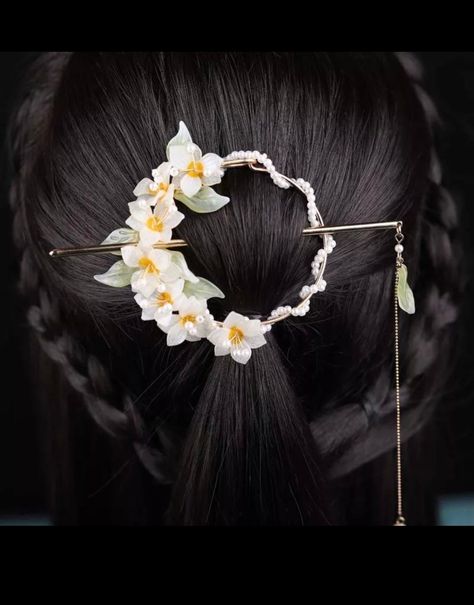 Daffodil Crown, Hairstick Bun, Bun Stick, Hair Circlet, Flower Hairpin, Pretty Jewelry Necklaces, Headpiece Jewelry, Daffodil Flower, Chinese Hairstyle