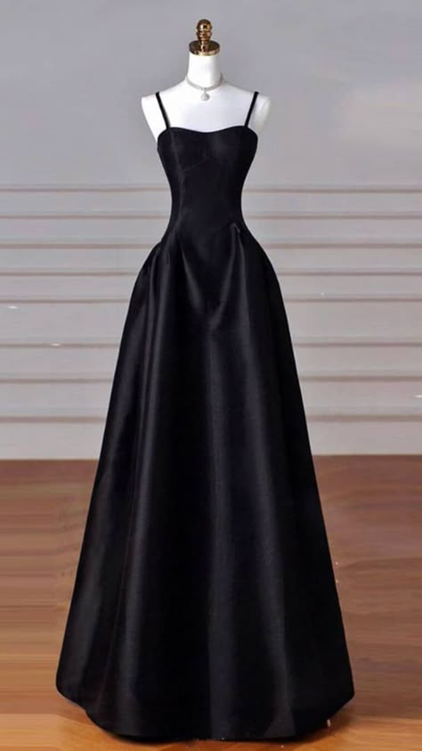 Opera Dress, Gowns Dresses Elegant, Classy Prom Dresses, Formal Evening Dress, Black Prom Dress, Prom Dress Inspiration, Pretty Prom Dresses, Prom Formal, Grad Dresses