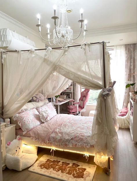 Princess Pink Bedroom, Room Pink And White, Modern Bedroom White, Aesthetic Cute Room, Pink And White Aesthetic, Bedroom Girly, Room Inspo Decor, Fresh Room, Freetime Activities