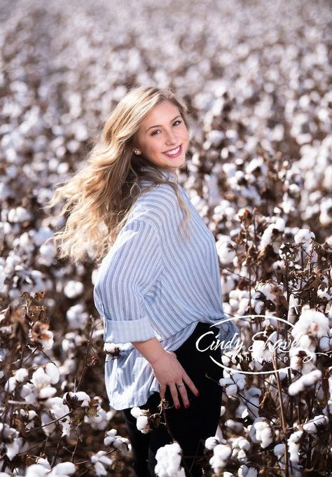 Cotton Field Photoshoot, Cotton Field Photography, Cotton Wardrobe, Field Pics, Field Senior Pictures, Western Photo Shoots, Senior Photoshoot Poses, Autumn Family Photography, Cotton Pictures