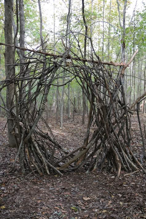 Portal to the other side, made of branches and sticks. Cool for haunted trail for halloween. Yard Decoration Ideas, Haunted Trail Ideas, Images Terrifiantes, Halloween Maze, Haunted Woods, Haunted Hayride, Halloween Diy Outdoor, Halloween Decor Diy, Halloween Outside