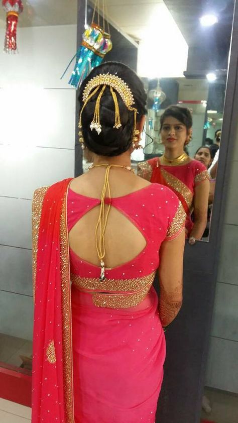 Stone Saree Blouse Designs, Blouse Designs Latest Back Side, Blouse Degine, Stone Saree, Gold Blouse Designs, Designer Sleeves, Plain Blouse Designs, Kashta Saree, Sleeveless Blouse Designs