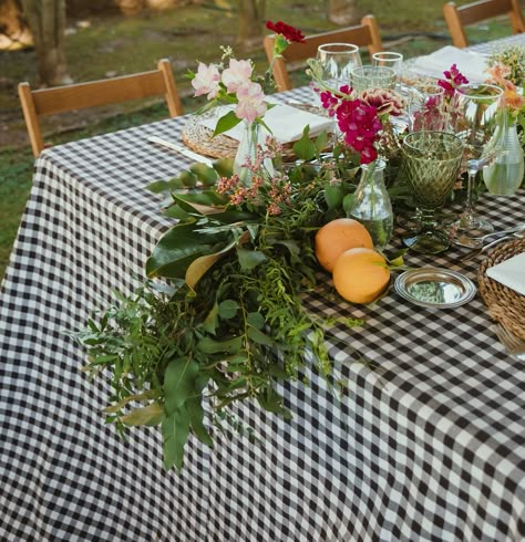 Tablecloth Aesthetic, Gingham Wedding, Gingham Party, Gingham Tablecloth, Aesthetic Party, Checkered Tablecloth, Orange Grove, Wedding Spain, Afternoon Sun