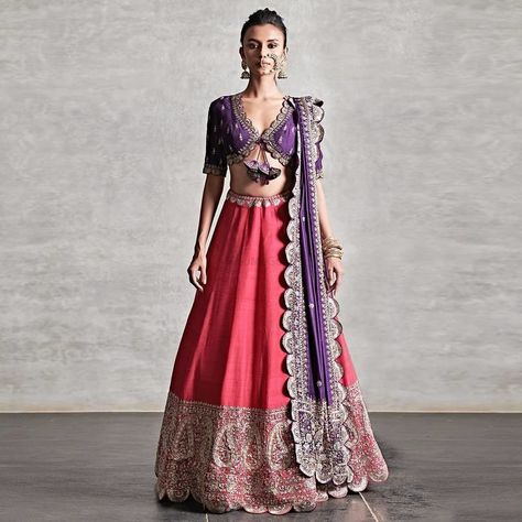 Dupatta Photography, Lehenga Purple, Lehenga Color Combinations, Lehenga Top, Indian Dress Up, Purple Lehenga, Combination Dresses, Jayanti Reddy, Indian Outfits Lehenga